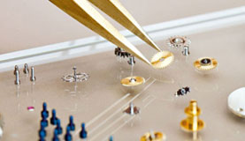 南宁积家指定维修门店打开表壳